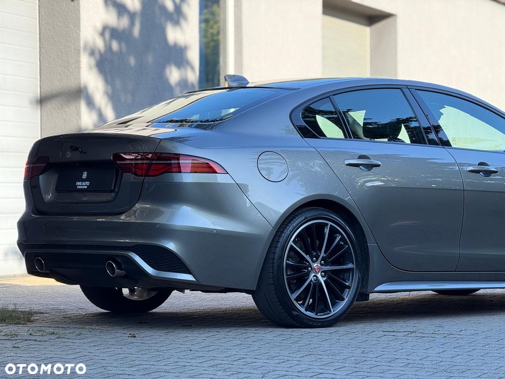 Jaguar XE 2.0 P250 R-Dynamic Black - 2
