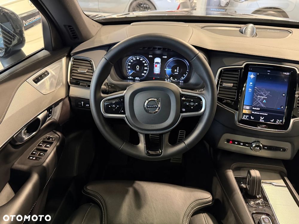 Volvo XC 90 T8 AWD Plug-In Hybrid R-Design 7os - 32