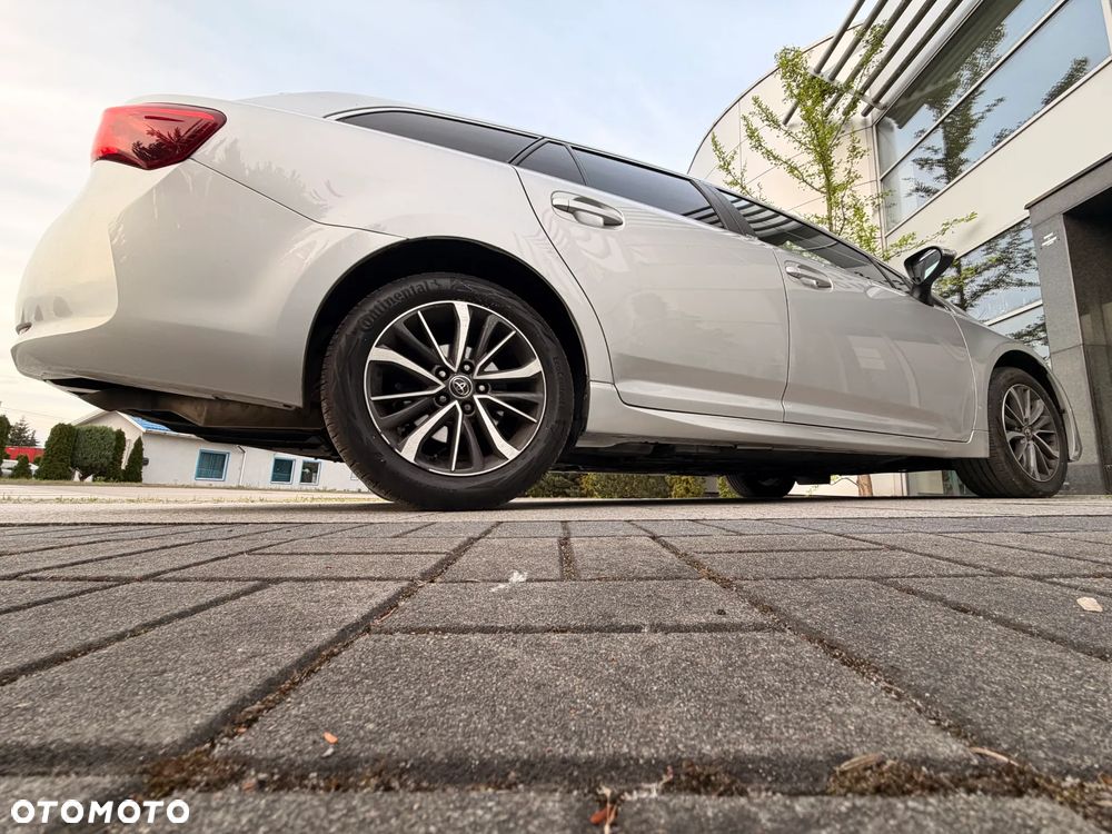 Toyota Avensis - 35