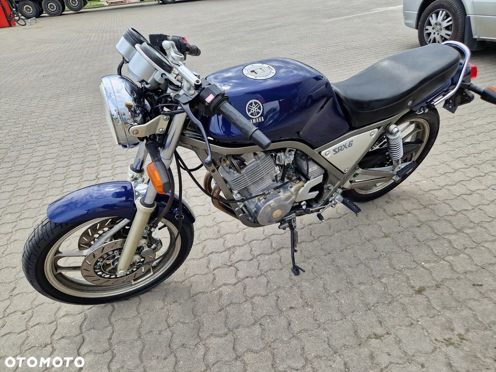 Yamaha SRX - 9