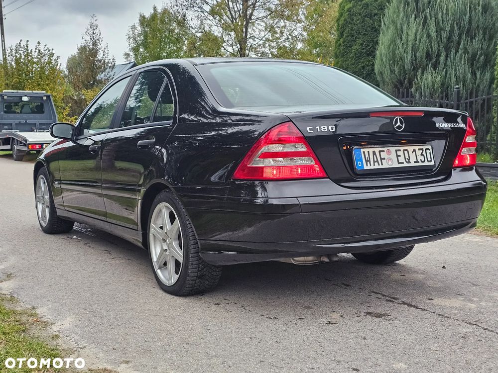 Mercedes-Benz Klasa C 180 Kompressor Classic Sport Edition - 36