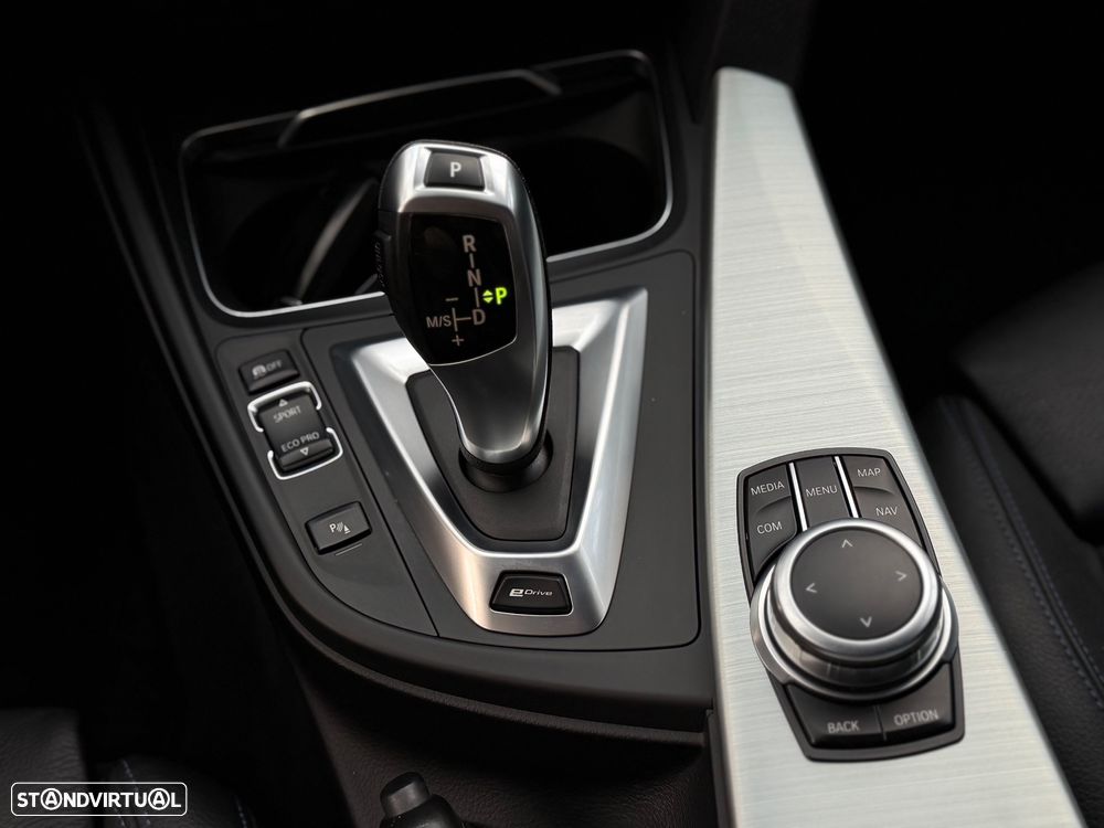 BMW 330 e iPerformance Pack M Shadow - 19