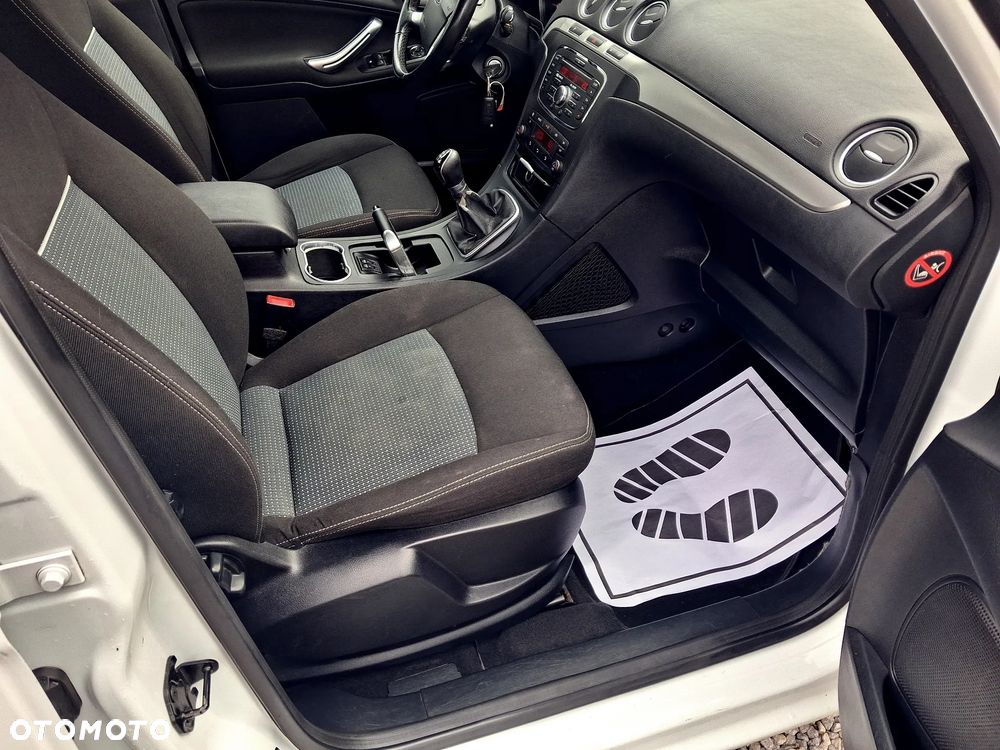 Ford Galaxy 2.0 Ambiente - 27