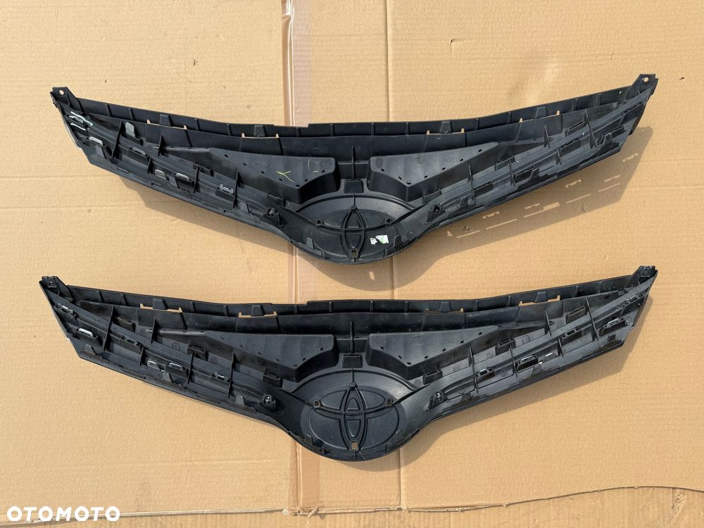 TOYOTA AVENSIS T27 LIFT ATRAPA GRILL ORYGINAŁ - 2