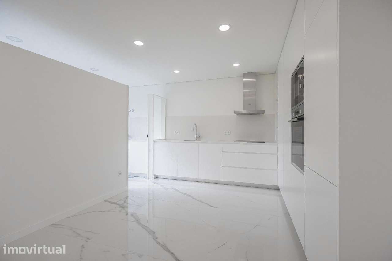 APARTAMENTO T3 TOTALMENTE RENOVADO NA AVENIDA DA BOAVISTA - Grande imagem: 4/40
