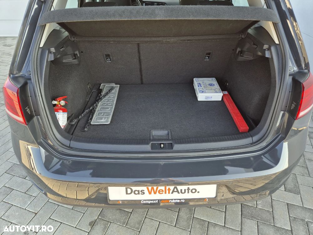 Volkswagen Golf - 22