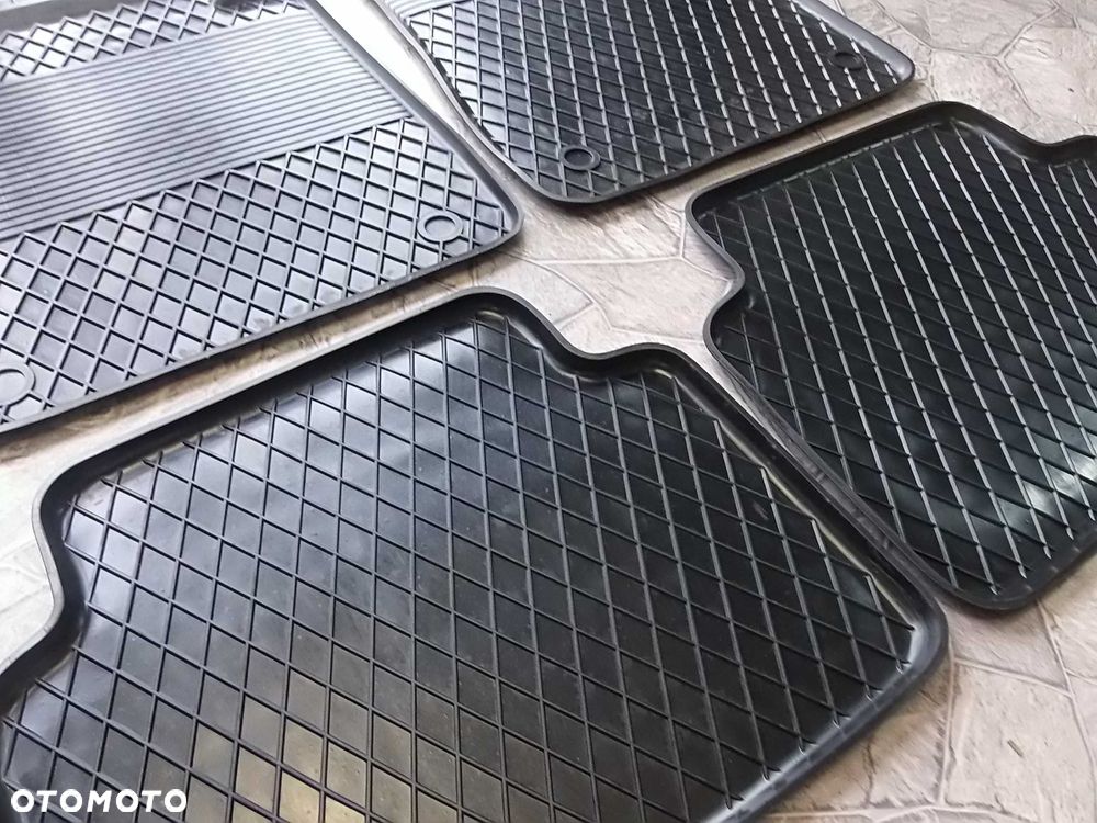 Dywaniki Gumowe BMW E36 E46 E90 E91 E67 F25 E84 E39 E81 E82 E88 E87 - 6