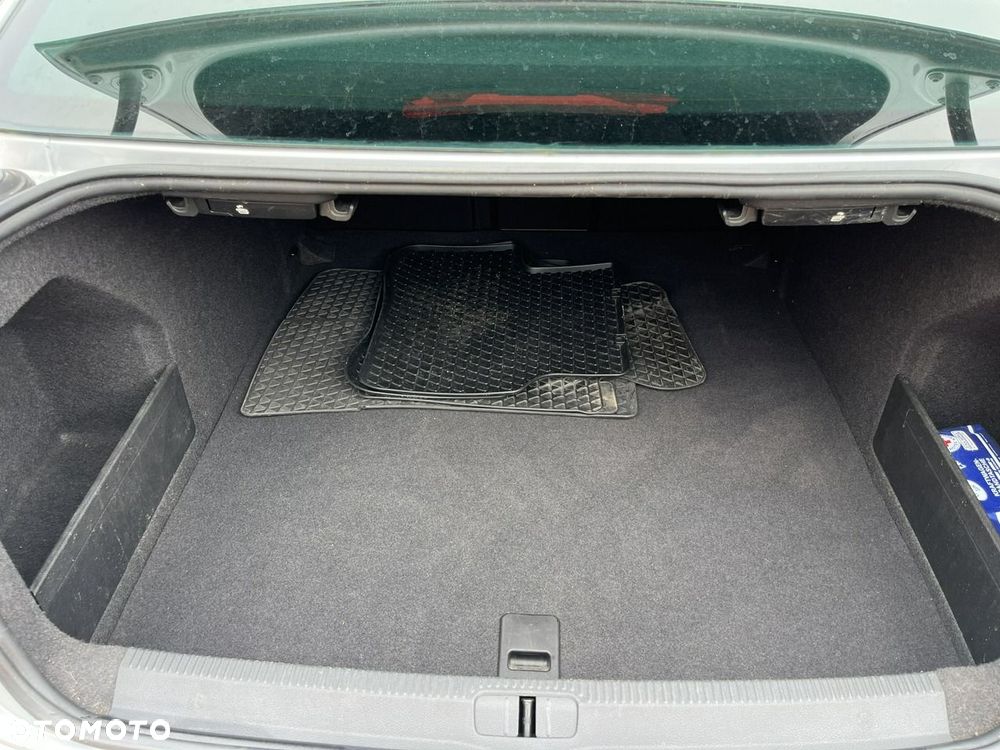 Volkswagen Passat - 19