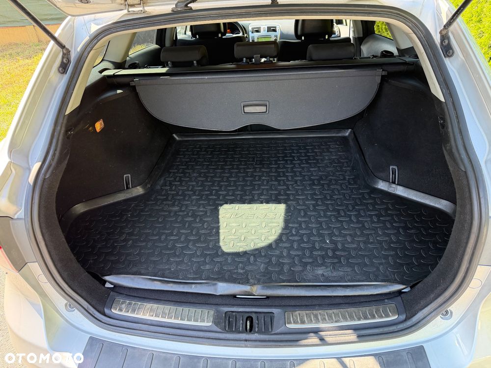 Toyota Avensis Touring Sports 1.8 Executive - 12
