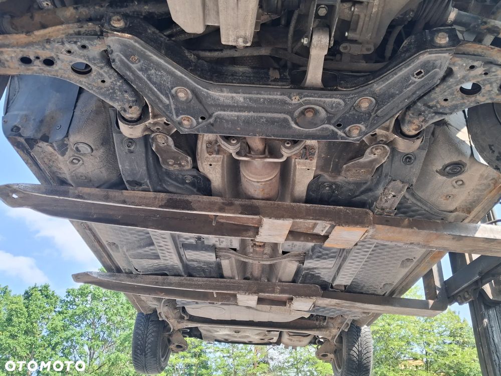 Volkswagen Fox silnik kompletny 1.4 TDI BNM 70KM skrzynia biegów HCS drzwi klapa zderzak błotnik lusterko kolor czarny N2C/BC pompowtrysk turbina dwumasa sprzęgło sterownik moduł przewód rura wiązka maglownica czujnik mcperson zwrotnica piasta zacisk pompa pompka alternator sprężarka klimatyzacji panel szyba boczek fotel kierownica lewarek przepustnica pokrywa osłona nadkole zbiorniczek klema wiązka mechanizm lampa belka sanki zamek schowek zegary manetki NA CZĘŚCI - 17