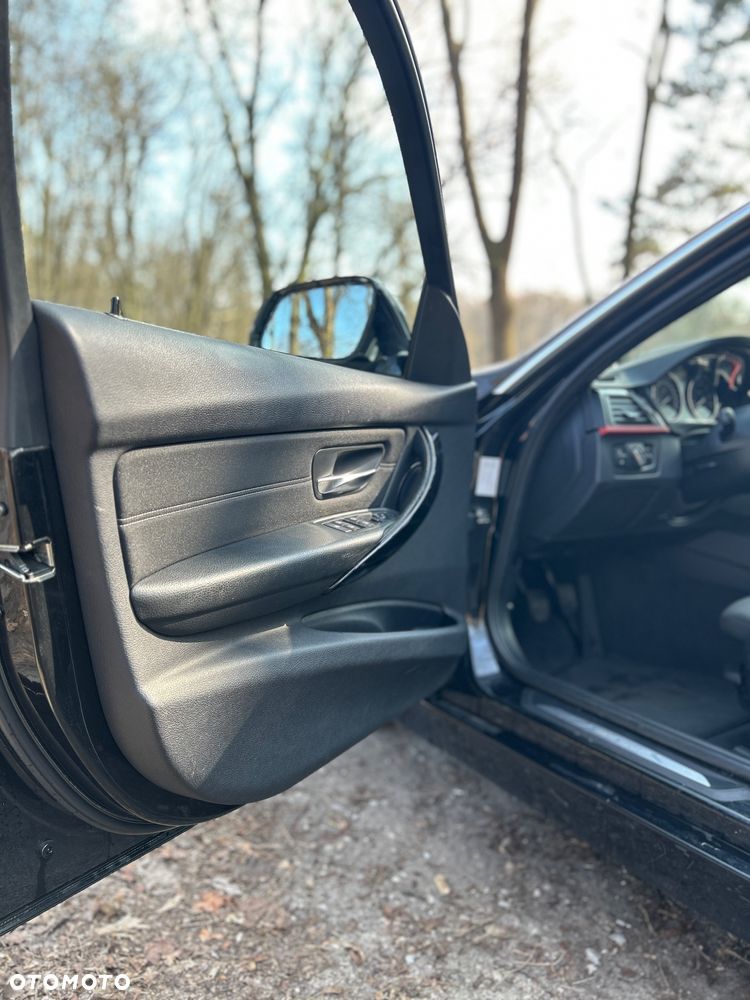 BMW Seria 3 320i Sport Line - 9