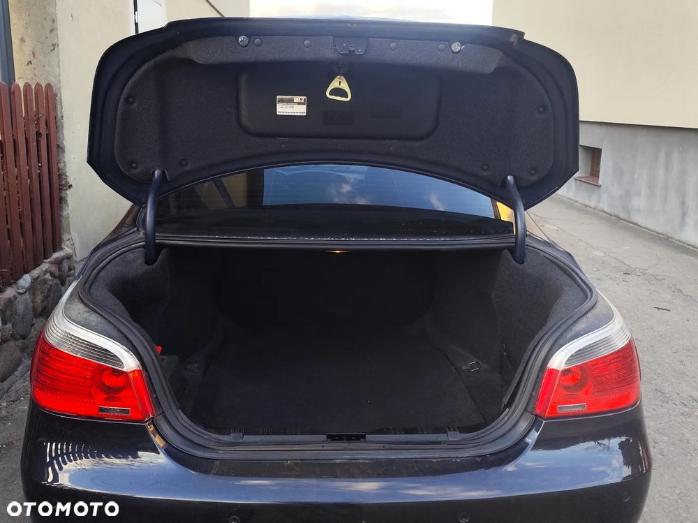 BMW Seria 5 550i - 8