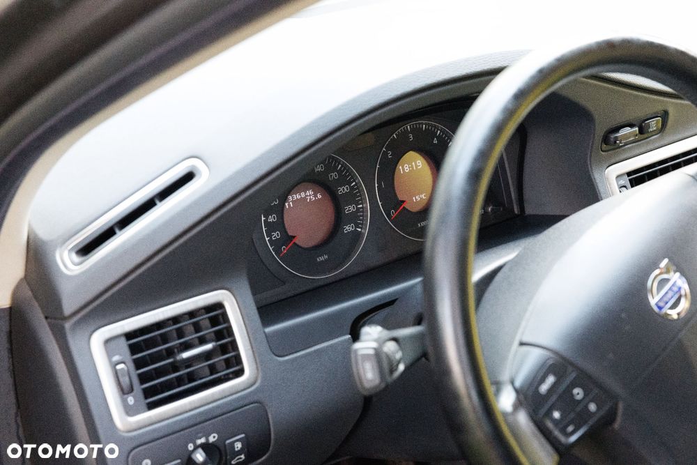 Volvo XC 70 2.4D AWD Momentum - 29