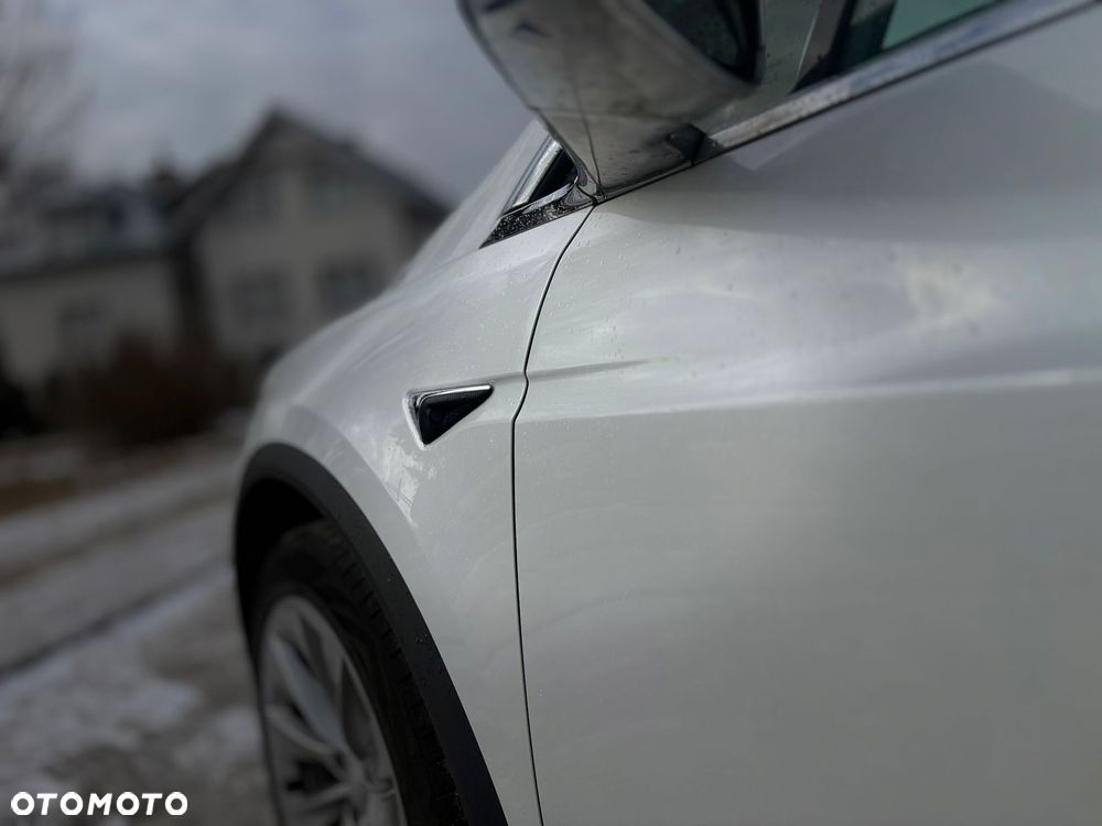 Tesla Model X - 37