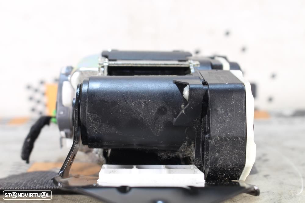 Cinto Frontal Direito Mercedes-Benz C-Class (W204)  A2048604686 / 6178 - 6