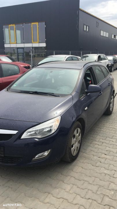 Dezmembram Opel Astra J, 1.3 CDTI,5 trepte an fabr 2010 - 2