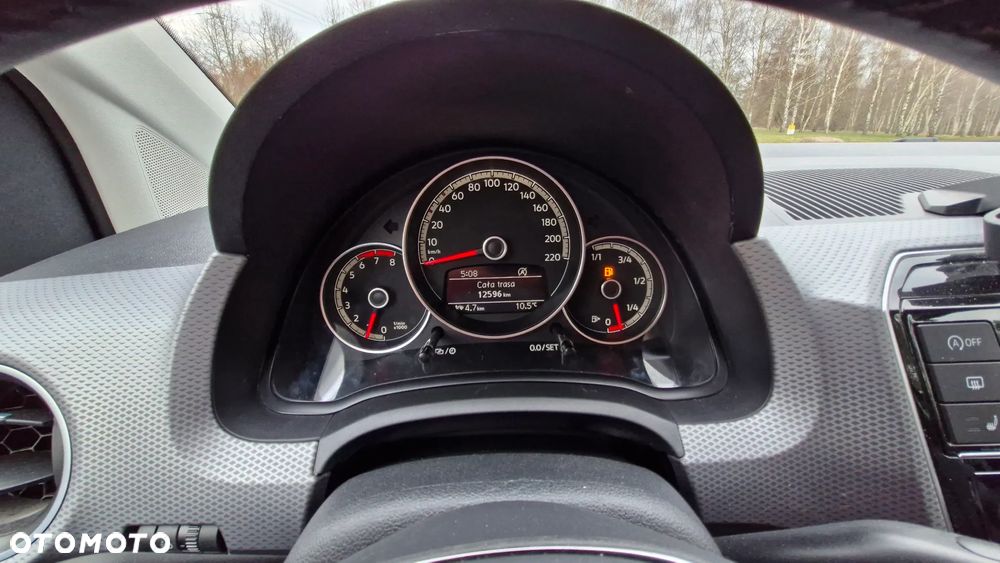 Volkswagen up! Active - 16