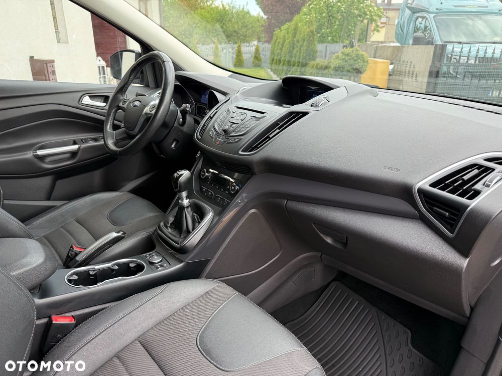 Ford Kuga 2.0 TDCi 2x4 Titanium - 20