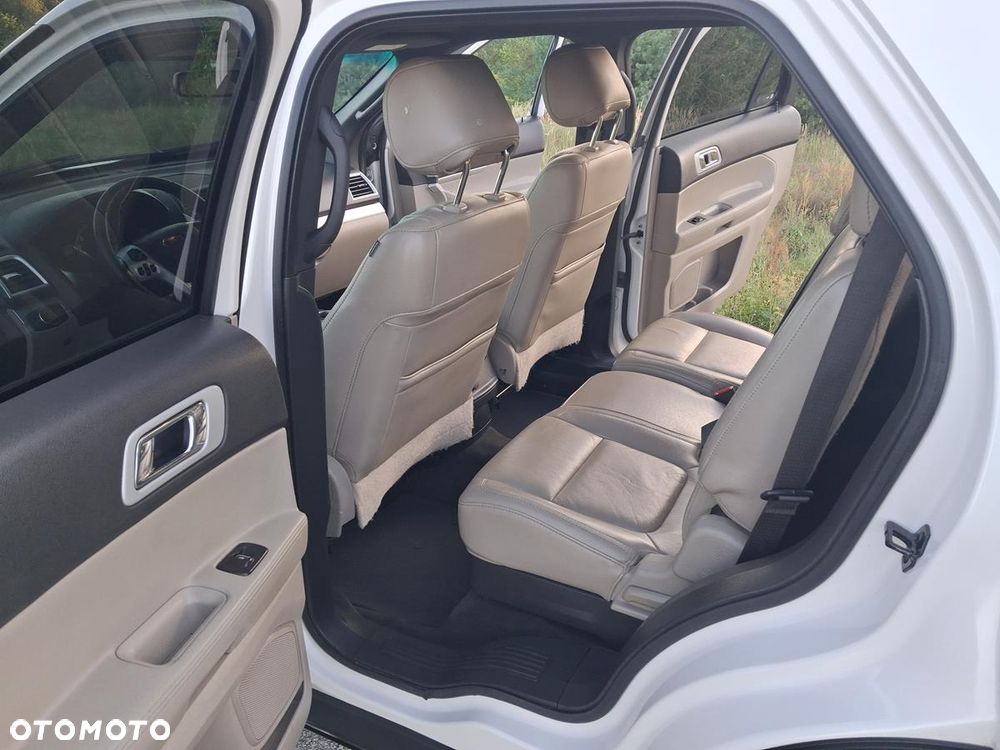 Ford Explorer - 27