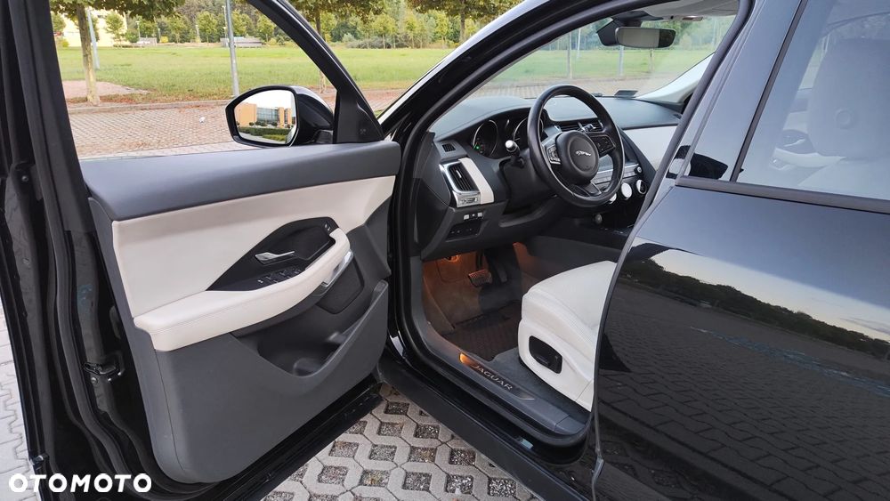 Jaguar E-Pace 2.0 i4D AWD HSE - 8