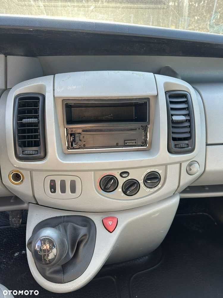 Opel Vivaro - 24
