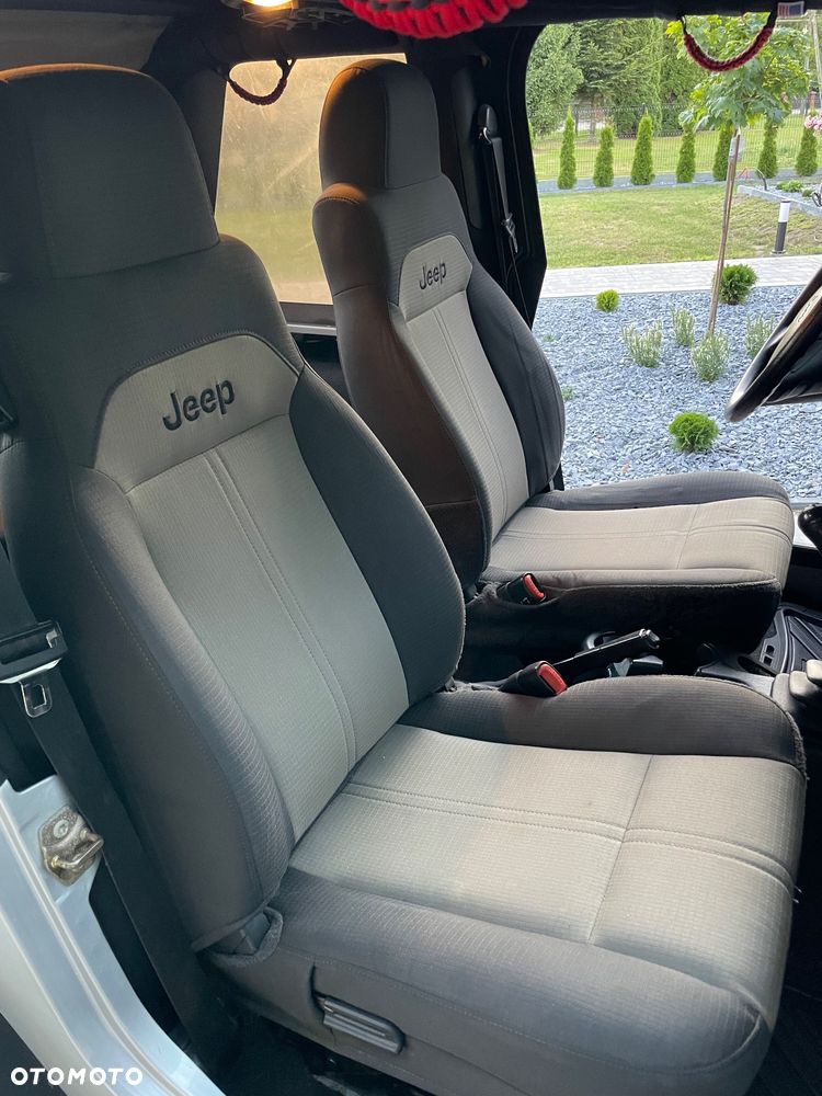 Jeep Wrangler - 23