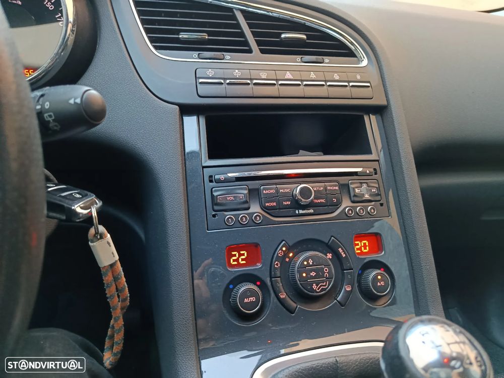 Peugeot 5008 1.6 HDi 7L Allure J17 - 6