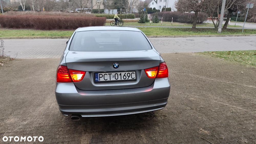 BMW Seria 3 318d DPF Edition Sport - 18