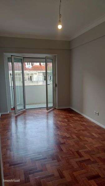 Arrendamento T2 Av. Almirante Reis - Grande imagem: 5/12