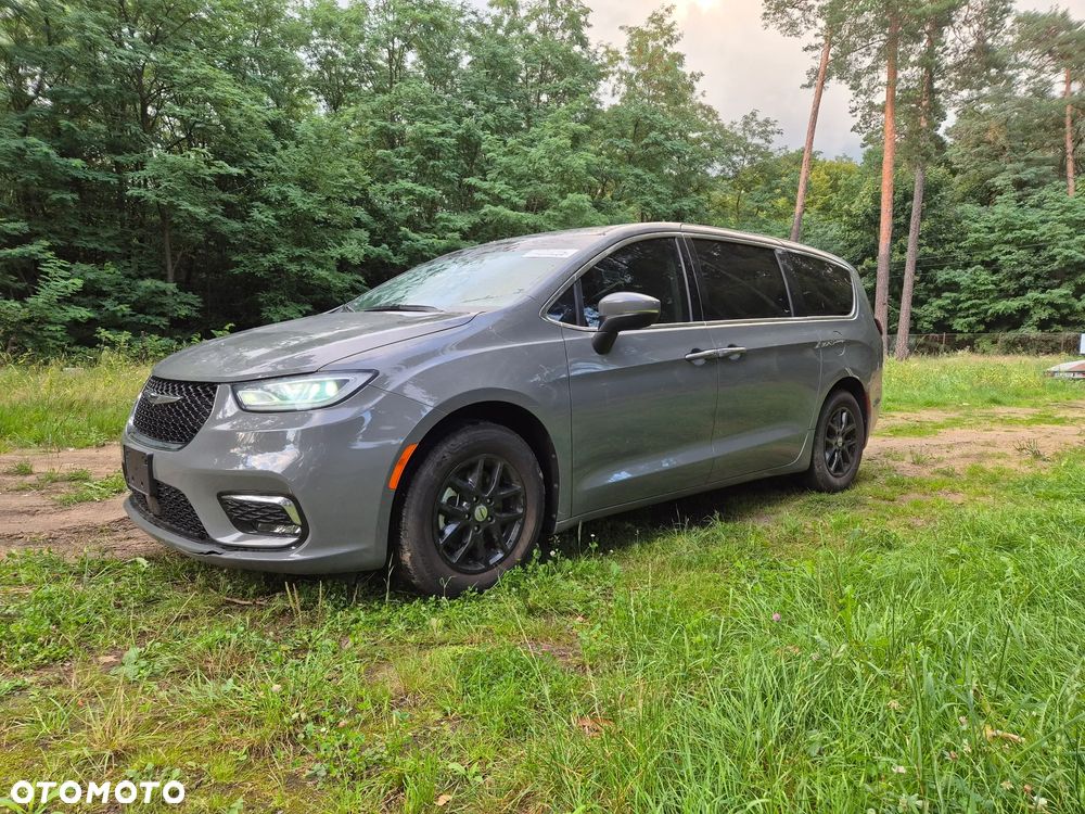 Chrysler Pacifica - 36