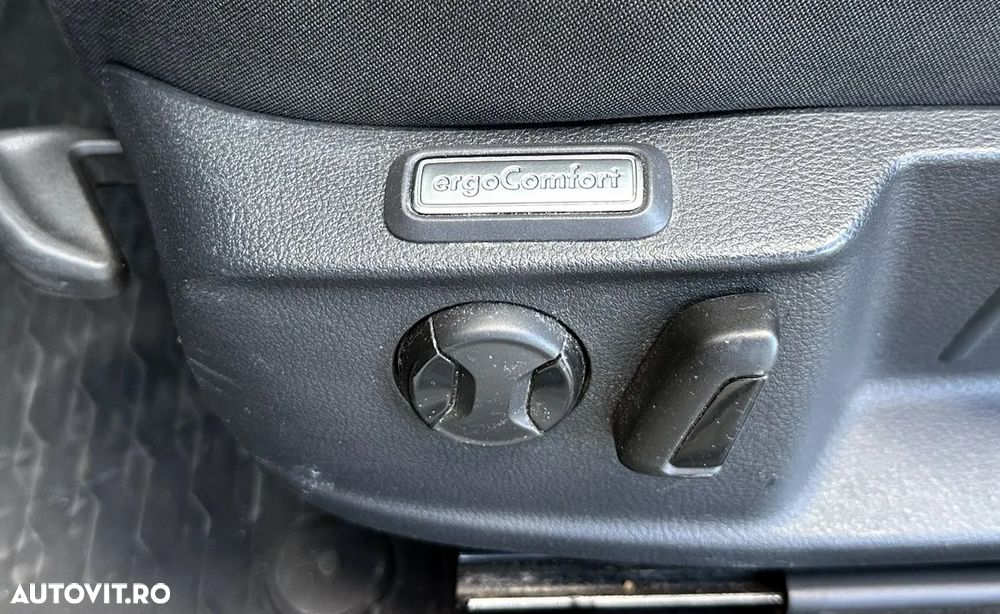 Volkswagen Passat - 32