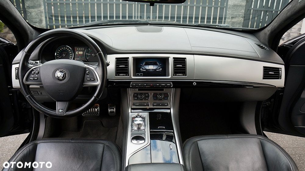 Jaguar XF 2.2 D R-Sport - 15