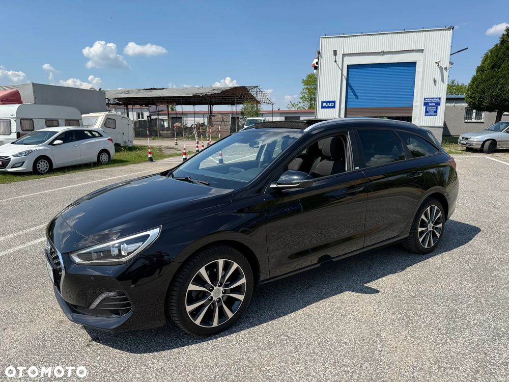 Hyundai i30 1.6 CRDI DCT Intro - 1