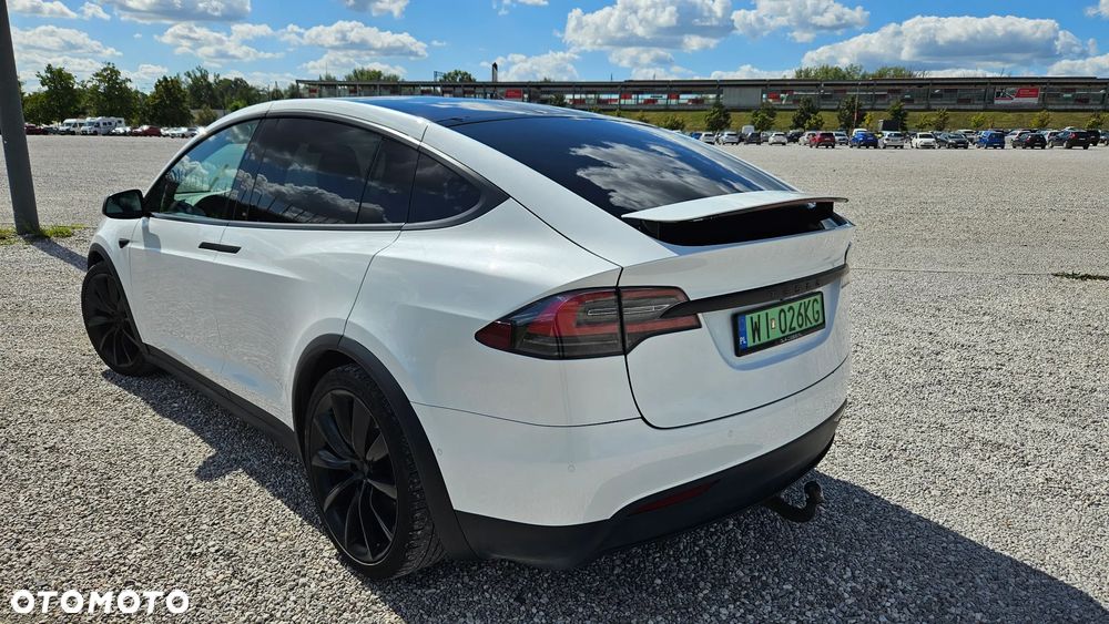 Tesla Model X - 10