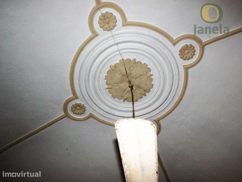 Edifício com Habitação e Comércio - Grande imagem: 3/8
