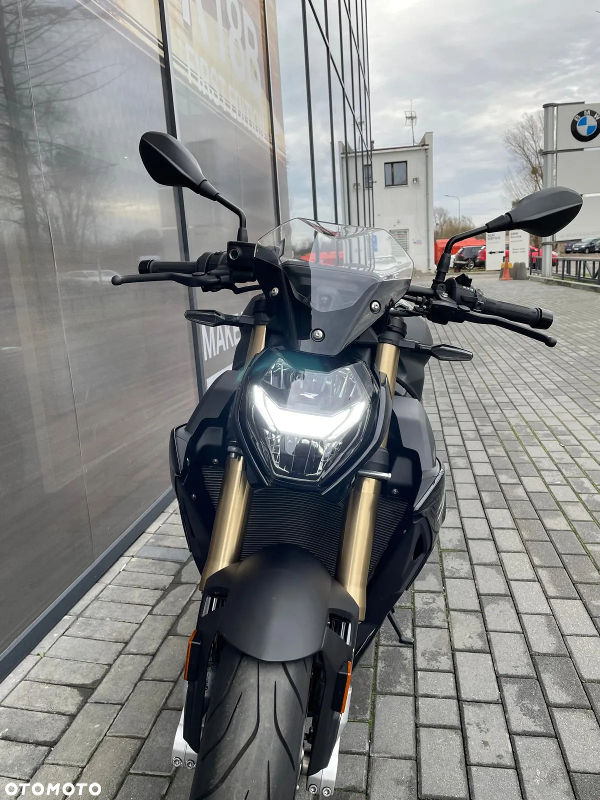 BMW S - 11