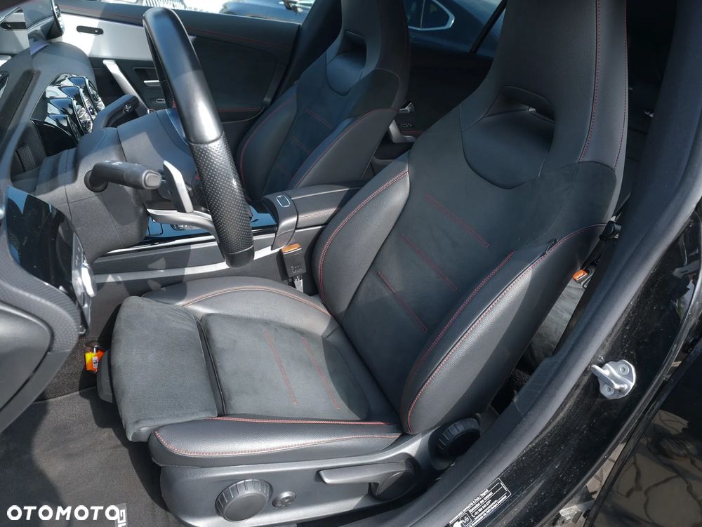Mercedes-Benz CLA 180 7G-DCT AMG Line - 12