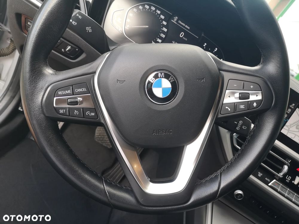 BMW Seria 3 320d xDrive - 16