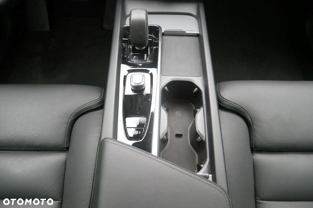 Volvo XC 60 B5 B AWD Plus Bright - 11