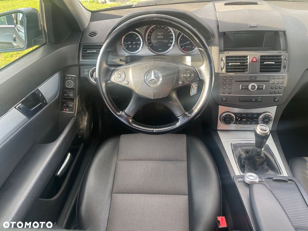 Mercedes-Benz Klasa C 180 CGI BlueEFFICIENCY Avantgarde - 9