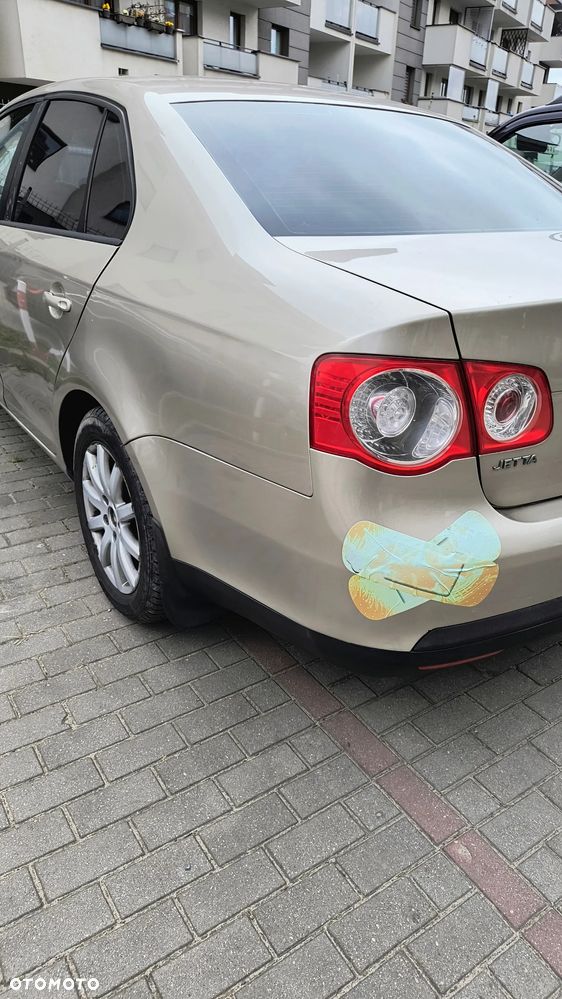 Volkswagen Jetta 1.6 Trendline - 10