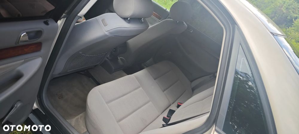 Audi A4 Limousine - 8