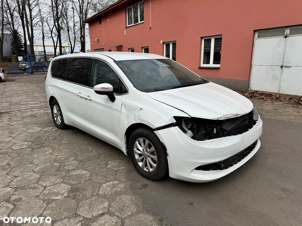 Chrysler Pacifica - 12