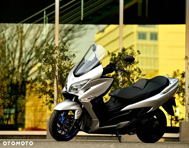 Suzuki Burgman - 8