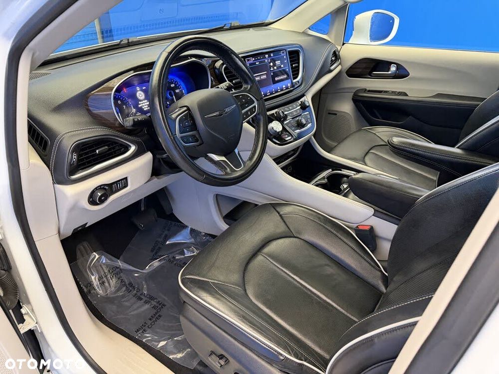 Chrysler Pacifica - 8