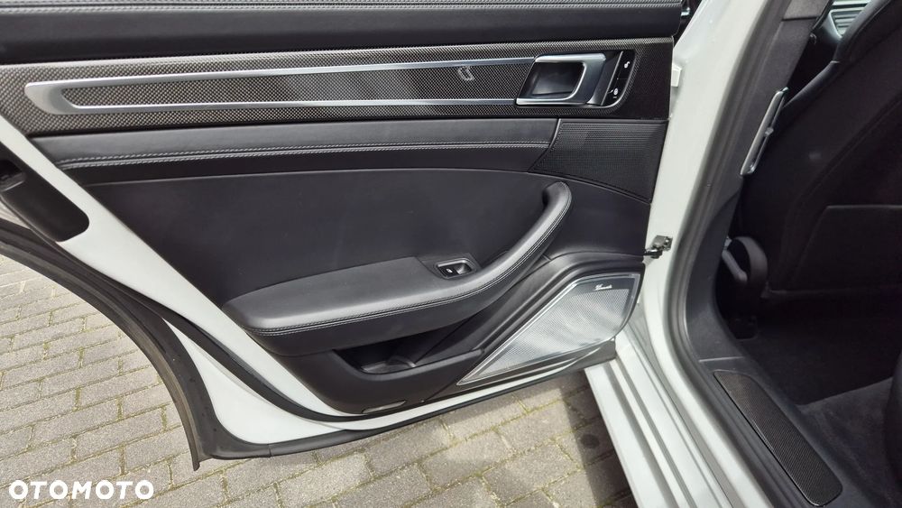Porsche Panamera 4 E-Hybrid - 12