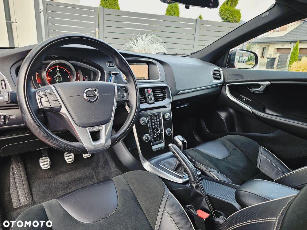 Volvo V40 D2 Drive-E R-Design Momentum - 4