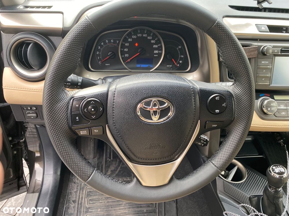 Toyota RAV4 2.0 D-4D Premium - 8
