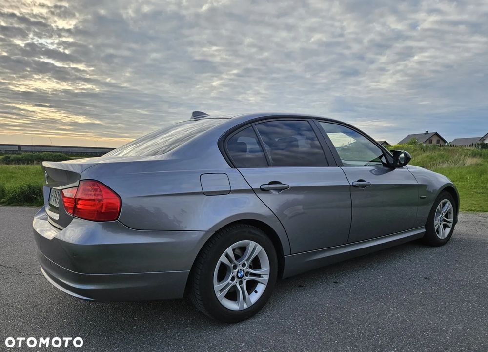 BMW Seria 3 318i - 5