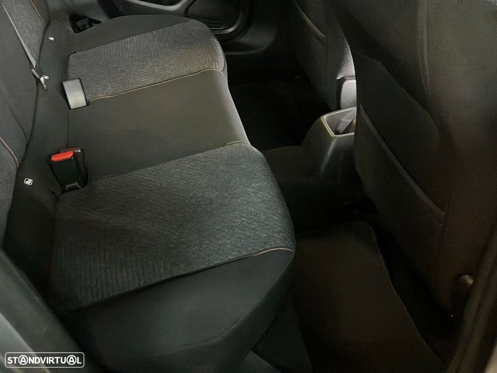 Peugeot 208 - 16